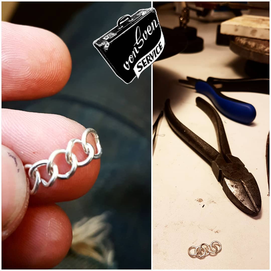new silver  project in the works! big thanks to 》》@bellaangorajewelry 《《
for the studio visit, industry advice… and teaching me how to make this here mini chain sample!  stay tuned !!